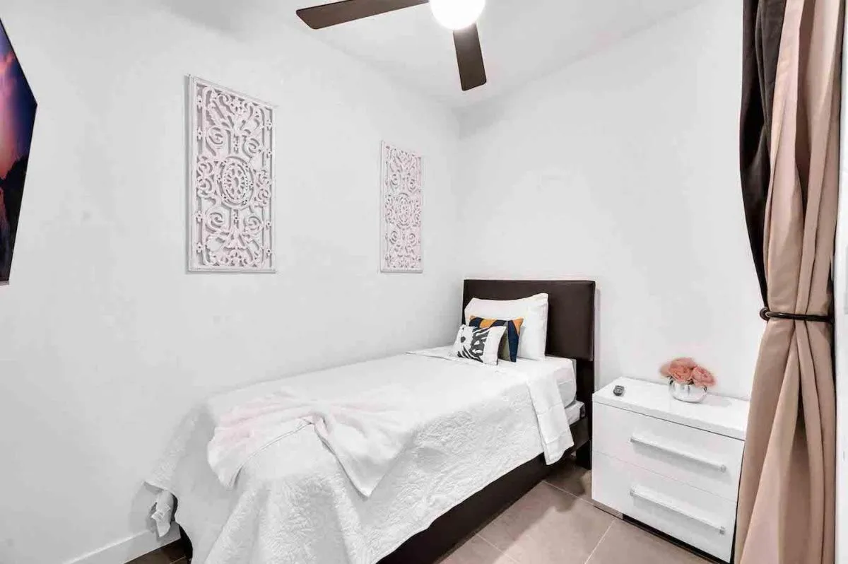 Image 6 of Charming Apt in the Heart of Downtown With Free Parking