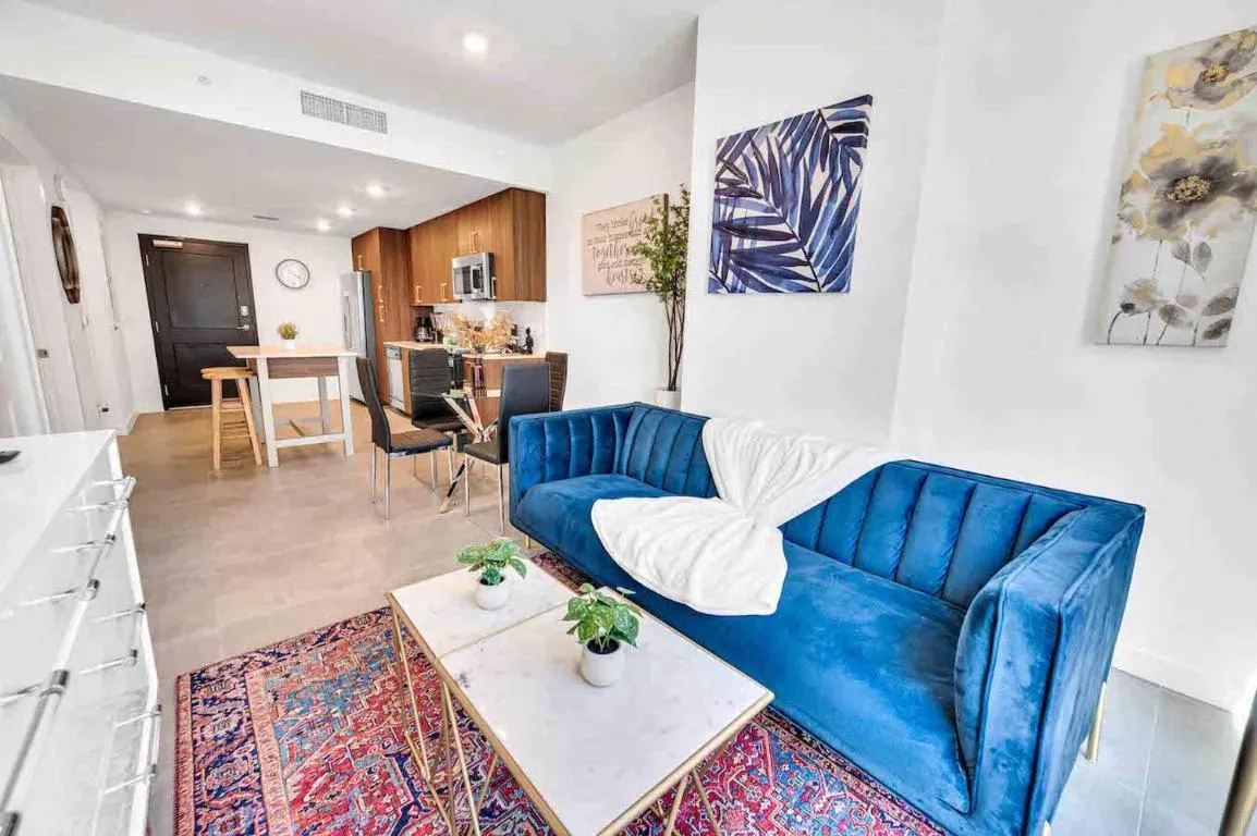 Image of Charming Apt in the Heart of Downtown With Free Parking