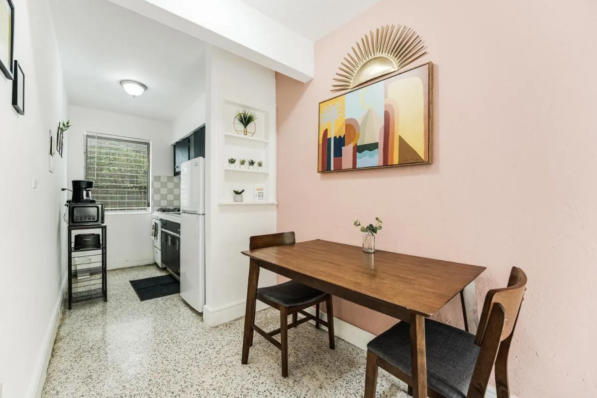 Image 2 of Chic 1br Apartment In Miami Prime Location