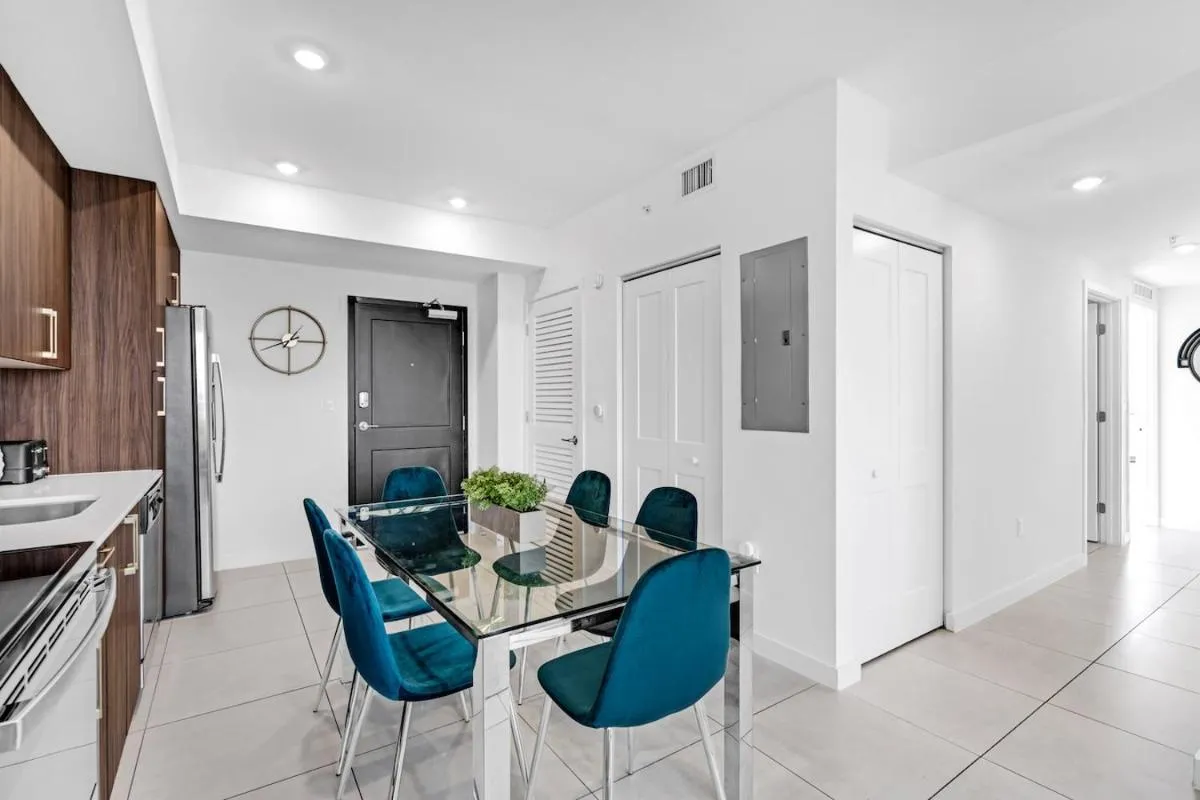 Image 2 of Chic 3 Bed Retreat Mins Brickell With Free Parking