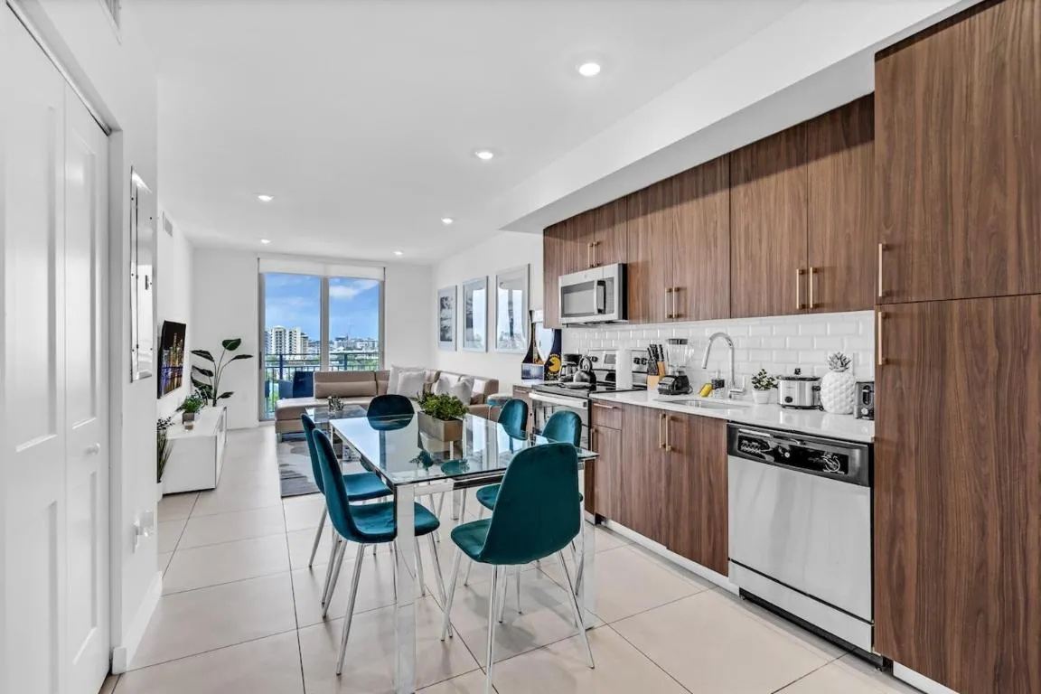 Image of Chic 3 Bed Retreat Mins Brickell With Free Parking