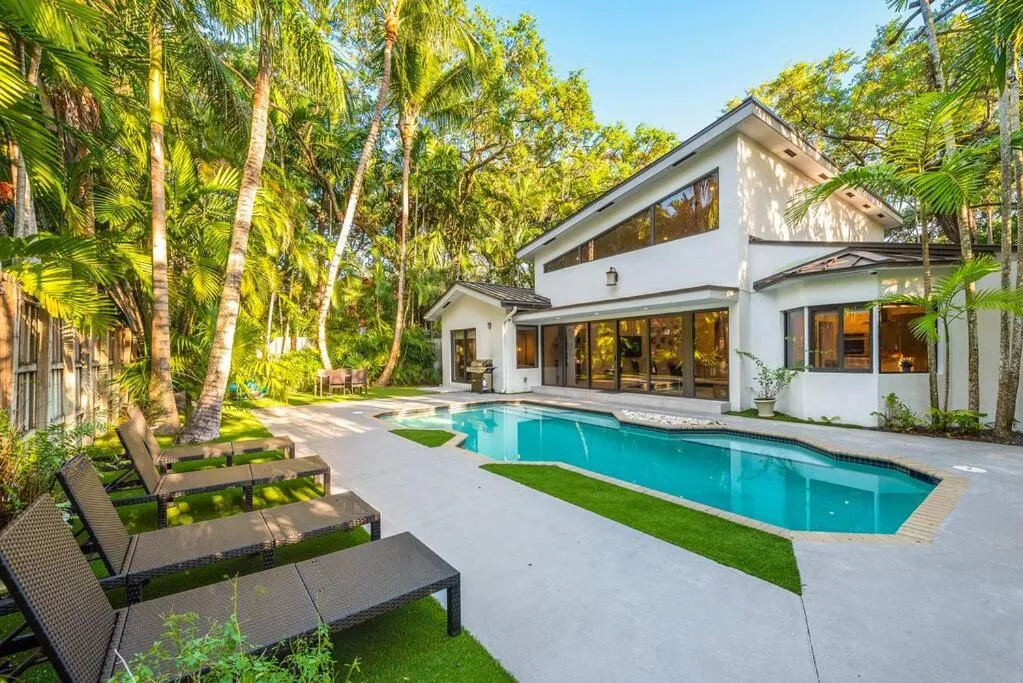 Image 3 of Coconut Grove Villa with heated Pool sleeps 12
