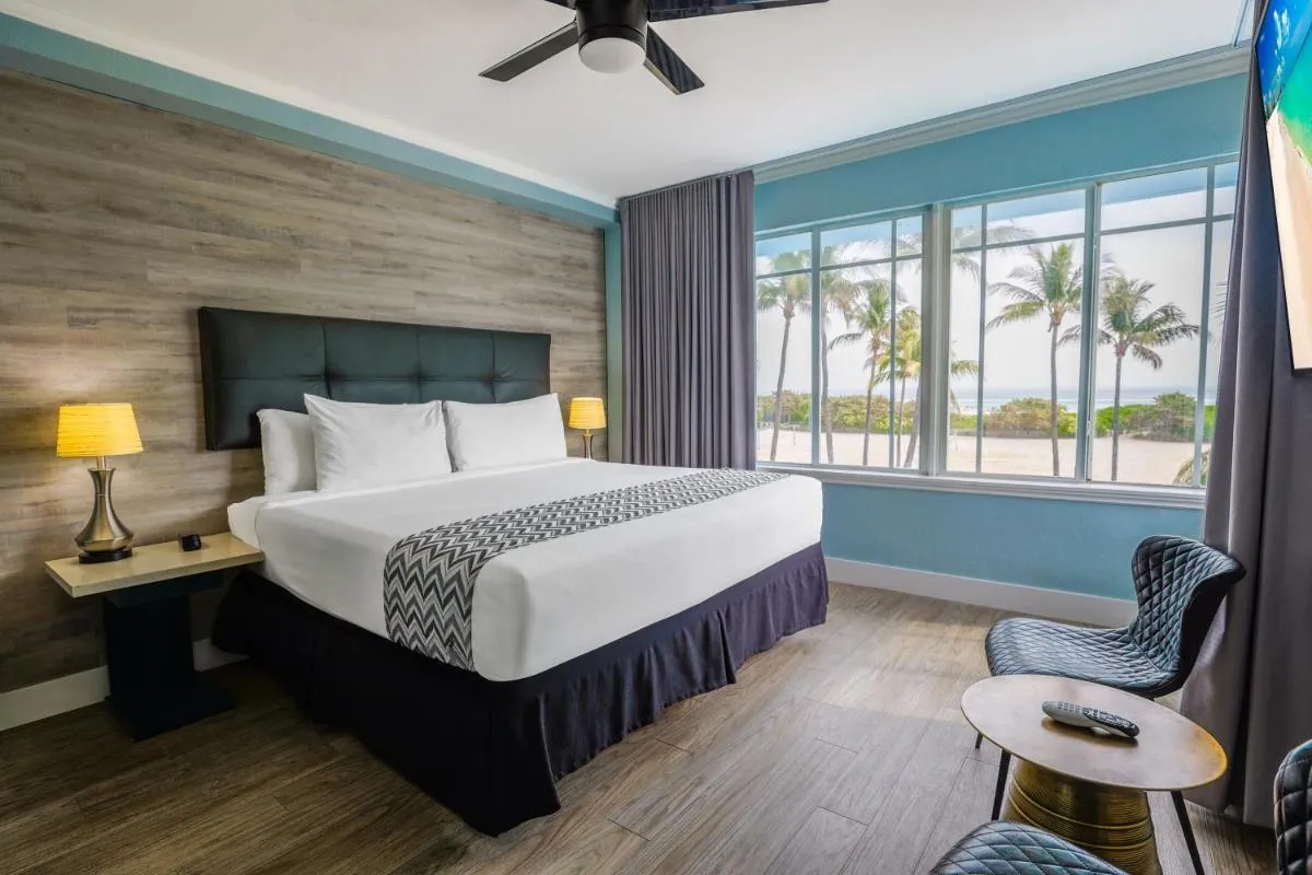 Image 1 of Colony Hotel