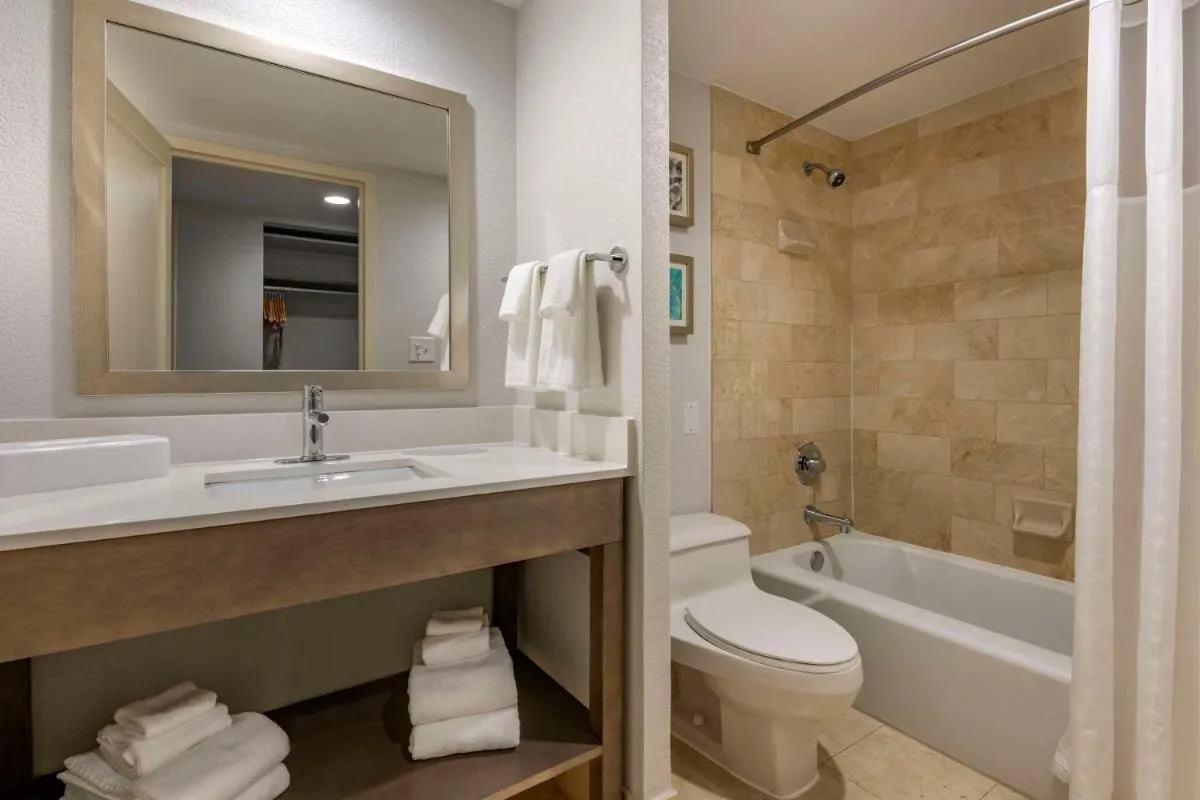 Image 2 of Comfort Inn & Suites Downtown Brickell-Port of Miami