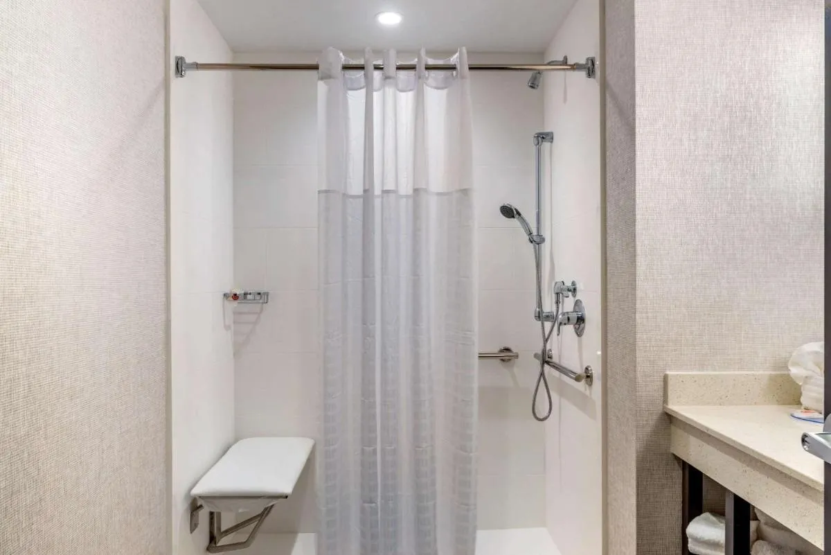 Image 2 of Comfort Inn & Suites Miami International Airport