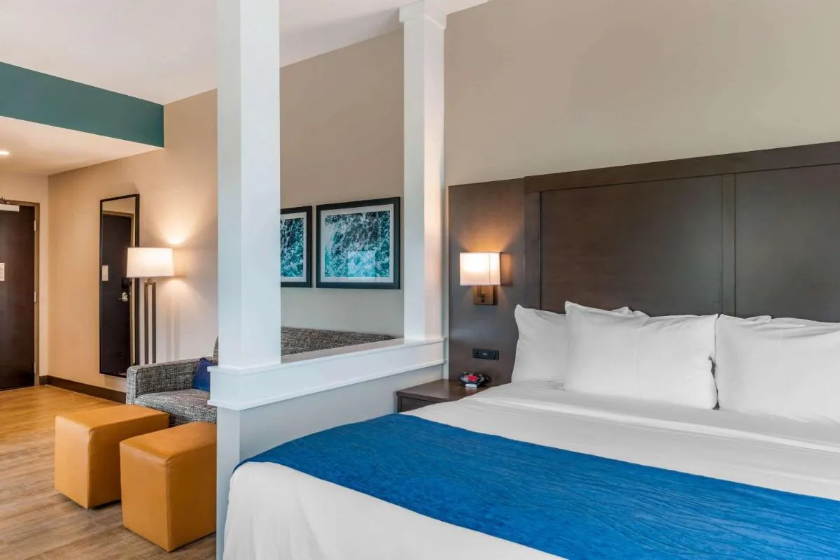 Image 1 of Comfort Inn & Suites Miami International Airport
