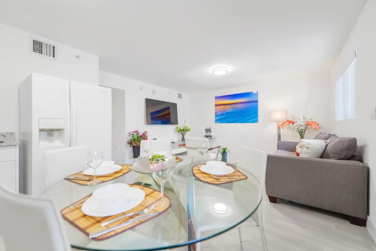 Image 5 of Convenient 2 BR Condo Near Marlins Park