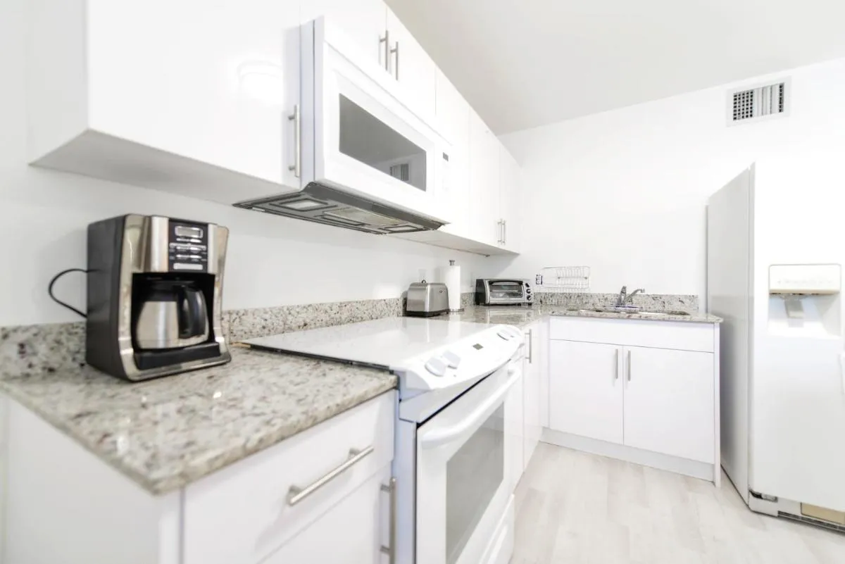 Image 3 of Convenient 2 BR Condo Near Marlins Park