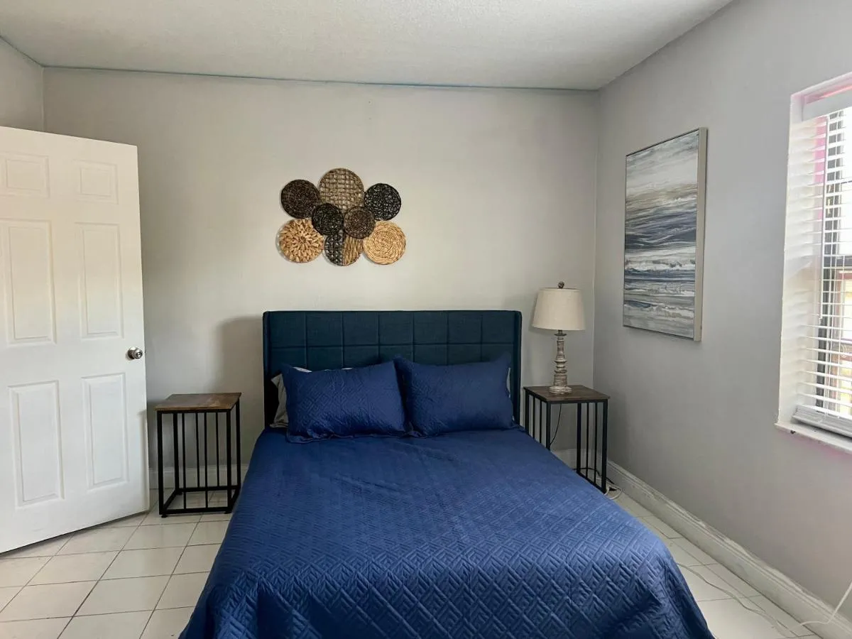 Image 1 of Coral Gable 3BR house Parking &