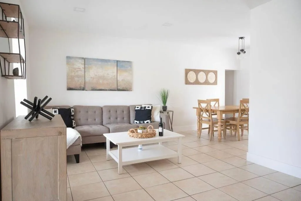 Image 4 of Coral Gables Home with POOL Near Airport. King beds