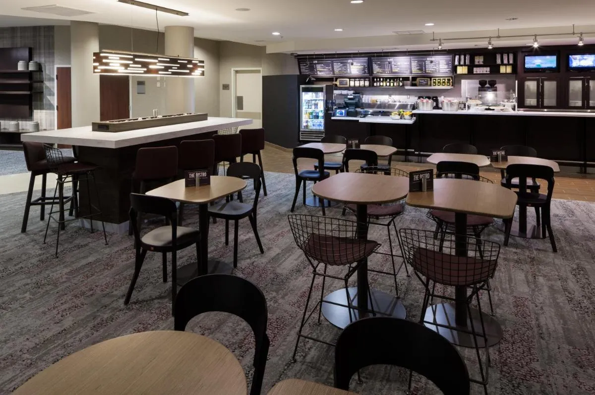 Image 3 of Courtyard by Marriott Miami at Dolphin Mall