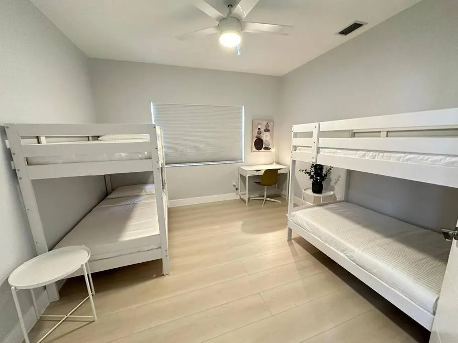 Image 1 of Cozy 4Bed Home in Calle 8