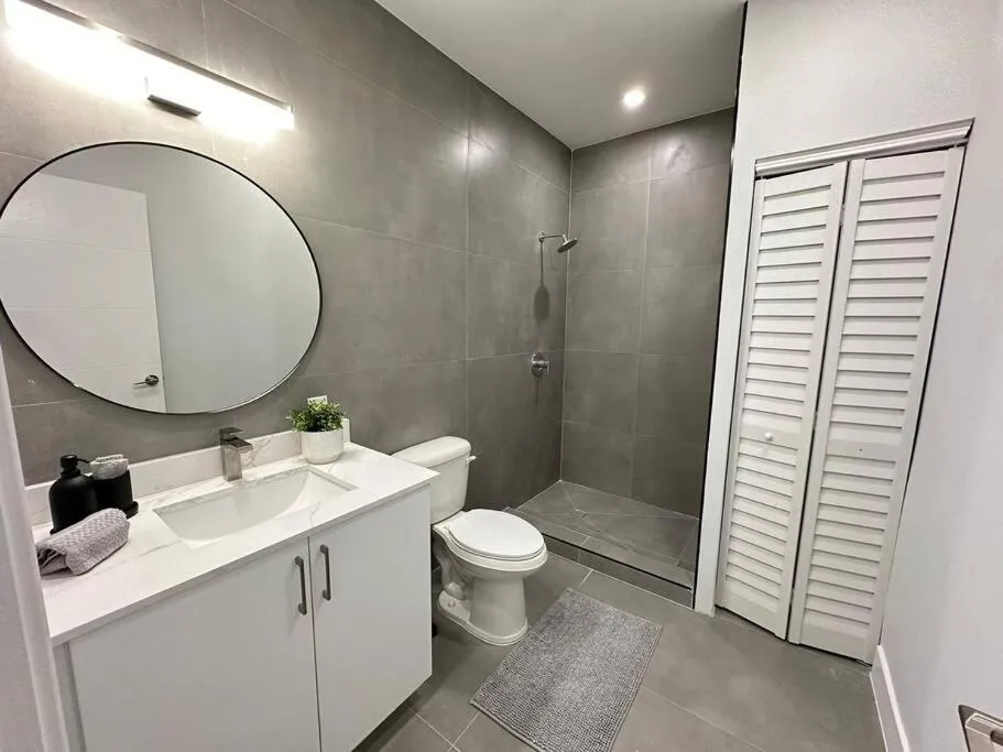 Image 2 of Cozy 4Bed Home in Calle 8