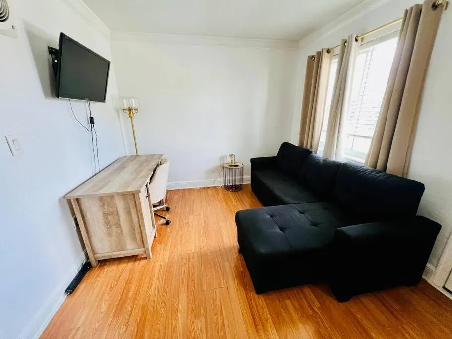 Image 5 of Cozy Coral Gables Apartment.