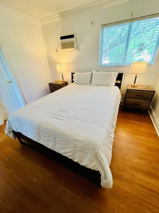 Image 3 of Cozy Coral Gables Apartment.