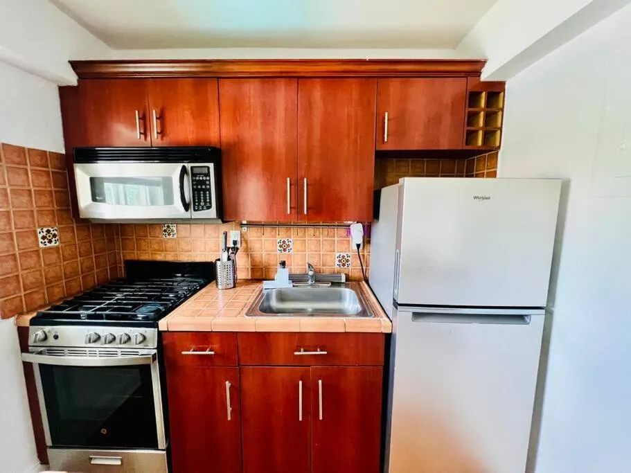 Image 4 of Cozy Coral Gables Apartment.