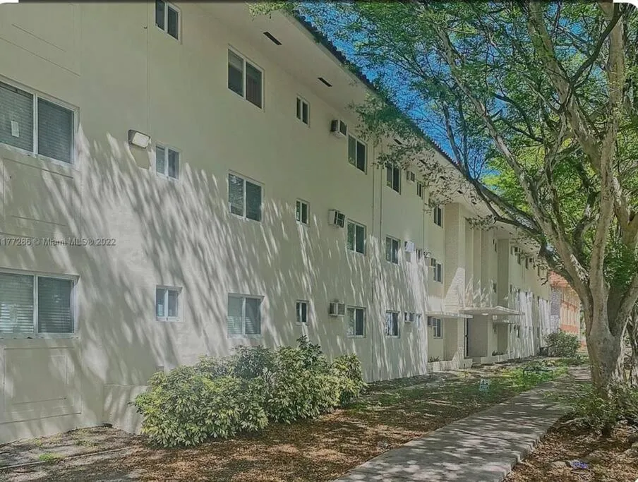 Image 6 of Cozy Coral Gables Apartment.