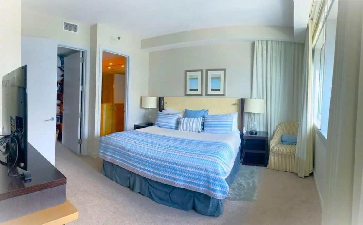 Image 1 of Cozy High-Floor apt at Downtown