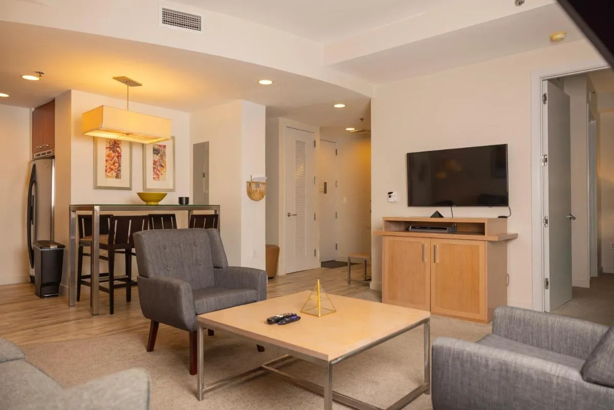 Image 5 of Cozy High-Floor apt at Downtown