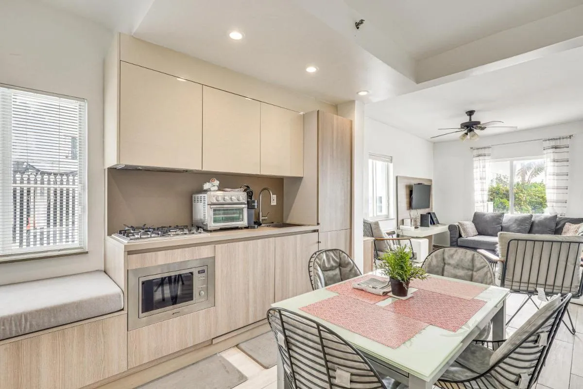 Image 4 of Cozy Miami Beach Apartment Less Than 1 Mi to Ocean!