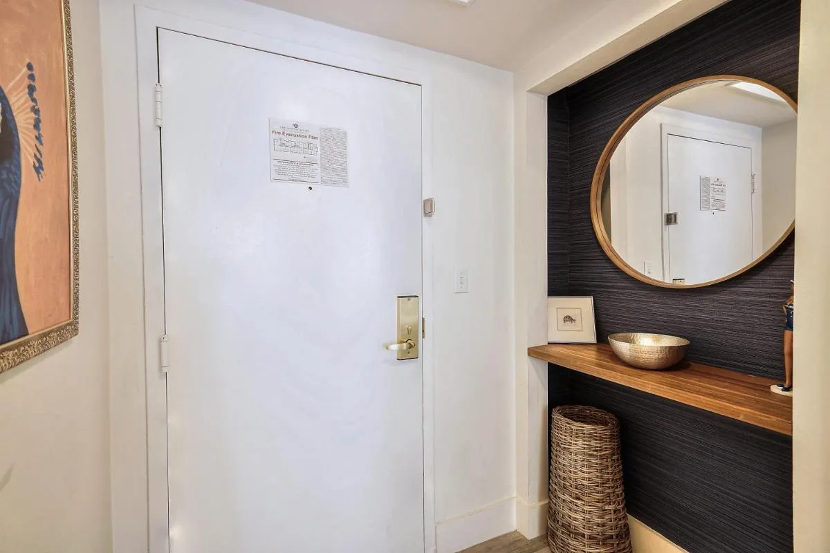 Image 1 of Cute 1 bedroom unit located in Condo Hotel in the heart of Coconut Grove Free Parking
