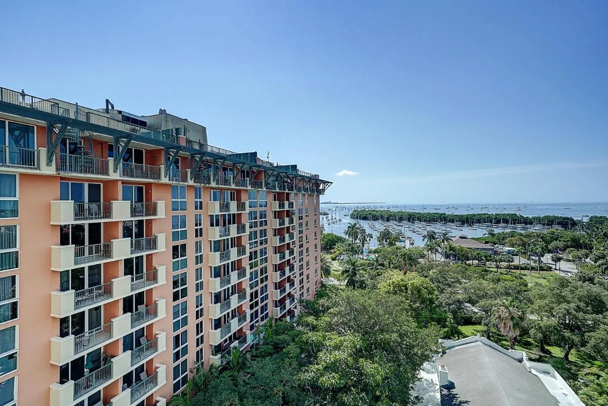 Image 6 of Cute 1 bedroom unit located in Condo Hotel in the heart of Coconut Grove Free Parking