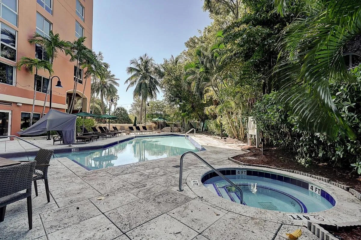 Image 2 of Cute 1 bedroom unit located in Condo Hotel in the heart of Coconut Grove Free Parking