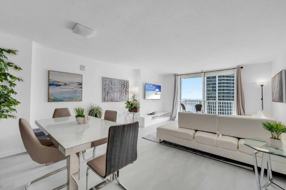 Image 2 of Deluxe 1 Bedroom Apartment • Brickell • Ocean View
