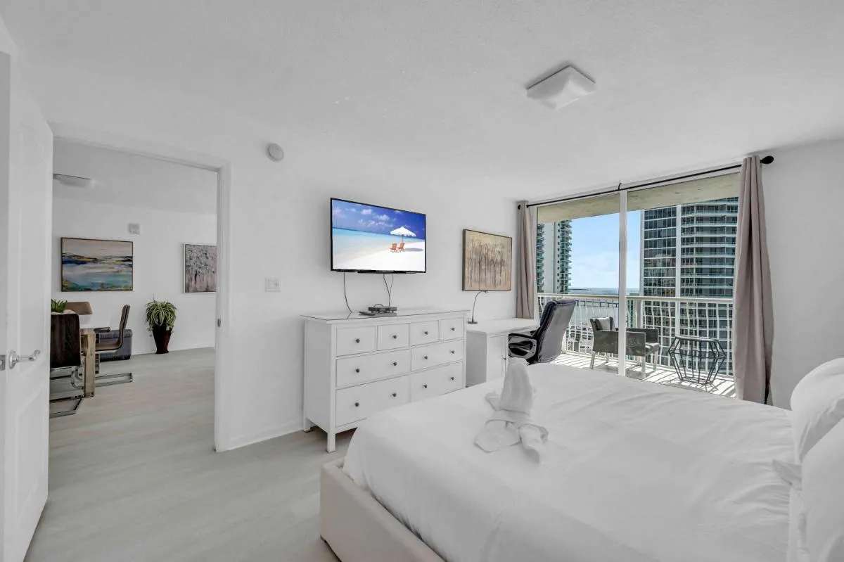 Image 3 of Deluxe 1 Bedroom Apartment • Brickell • Ocean View