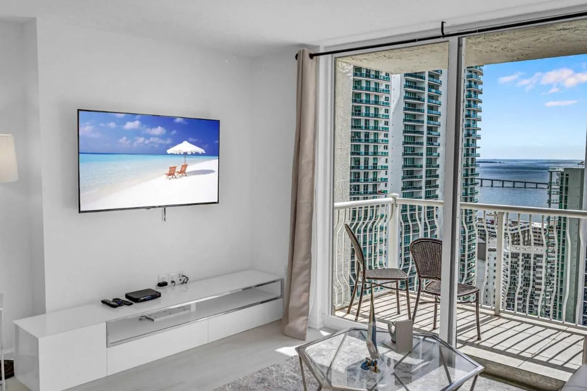 Image 5 of Deluxe 1 Bedroom Apartment • Brickell • Ocean View