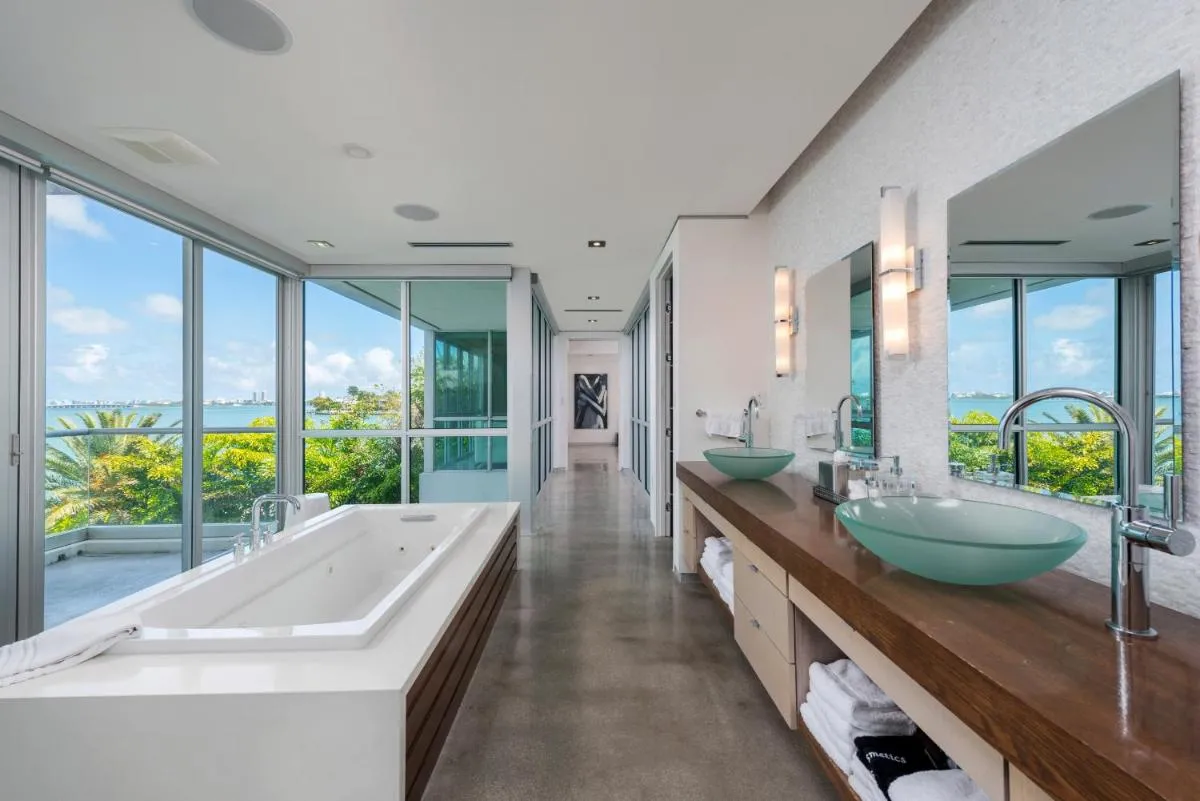 Image 2 of Discover paradise Your Exclusive Miami Beach Waterfront Escape