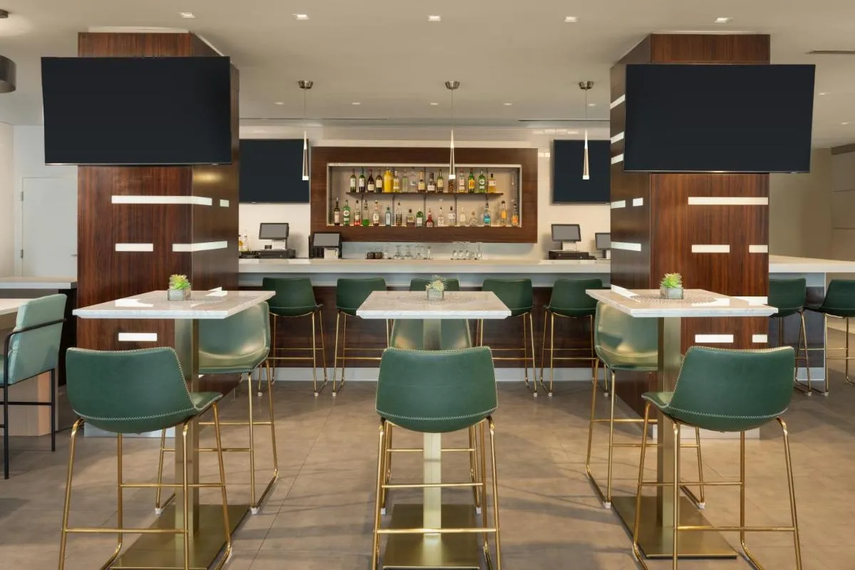 Image 4 of DoubleTree by Hilton Miami North I-95