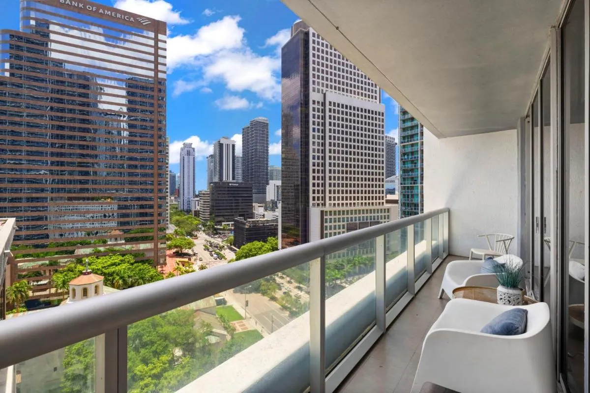 Image 4 of Downtown Brickell- FREE Pool -GYM- SPA