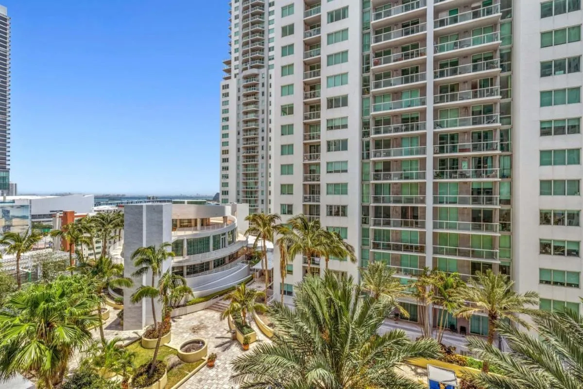 Image 6 of Downtown Luxury Studio Pool and Gym