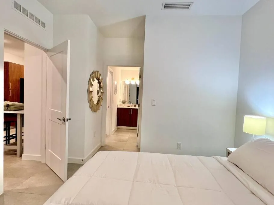 Image 6 of Downtown Miami King Bed, Luxe Condo, Free Parking
