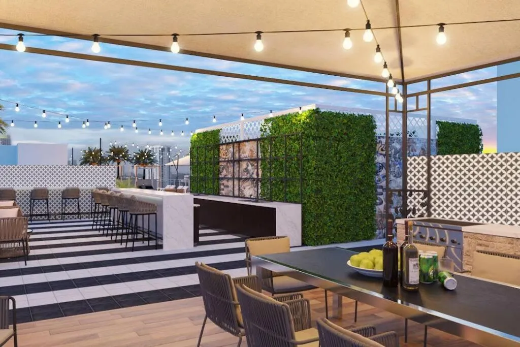 Image 3 of Downtown Miami King Bed, Luxe Condo, Free Parking