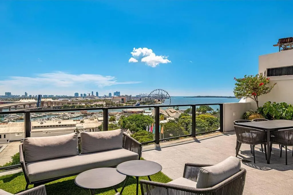 Image 4 of Downtown Miami Luxury Studio W Bay View
