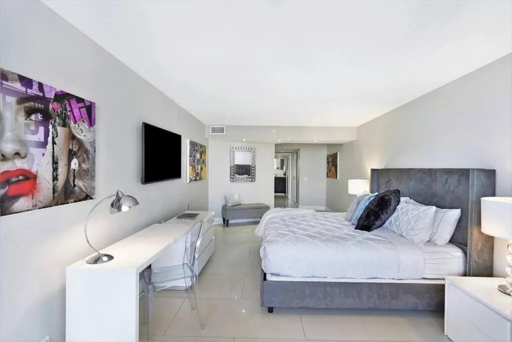 Image 1 of Dreamscape! Renovated and spacious 1 bedroom condo