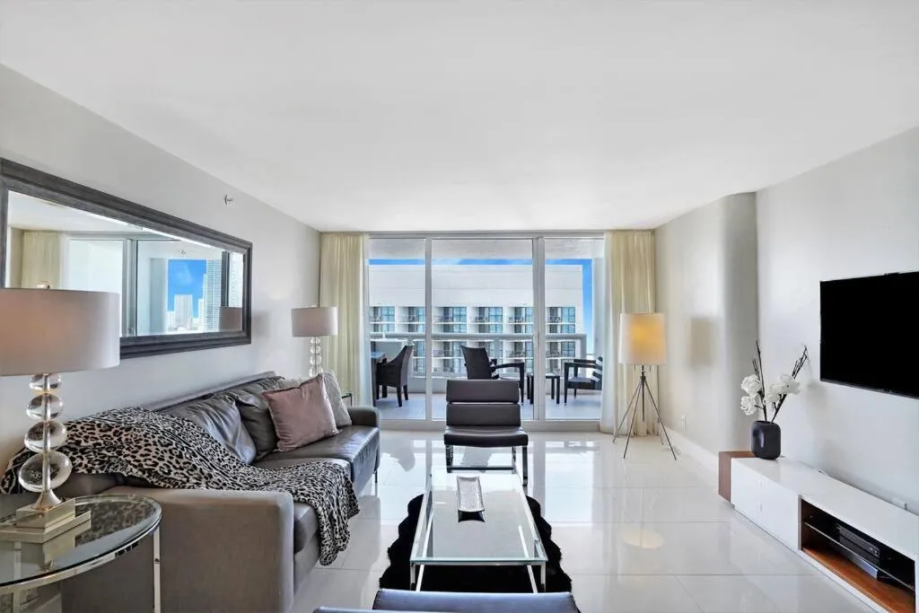Image 5 of Dreamscape! Renovated and spacious 1 bedroom condo