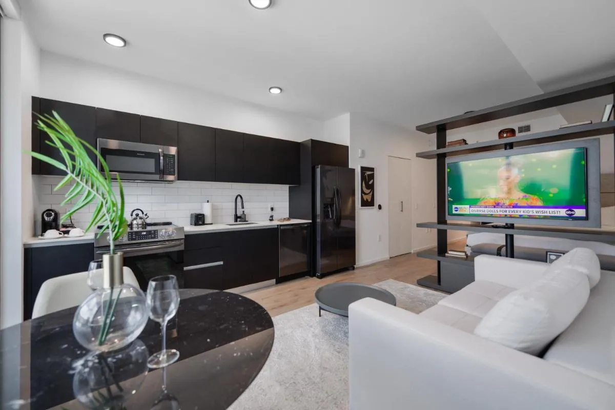 Image 3 of Elegance and Charm Studio at Bayside Miami