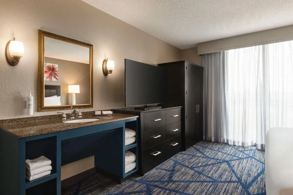 Image 2 of Embassy Suites by Hilton Miami International Airport