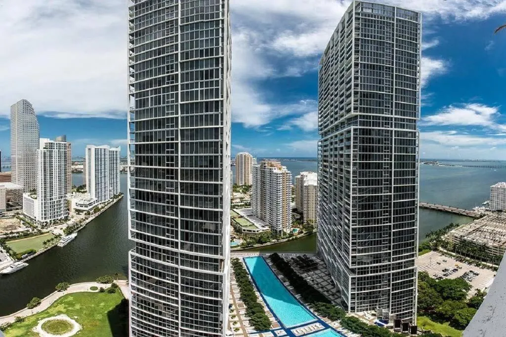 Image 6 of Emblematic unit at Icon in the heart of Brickell