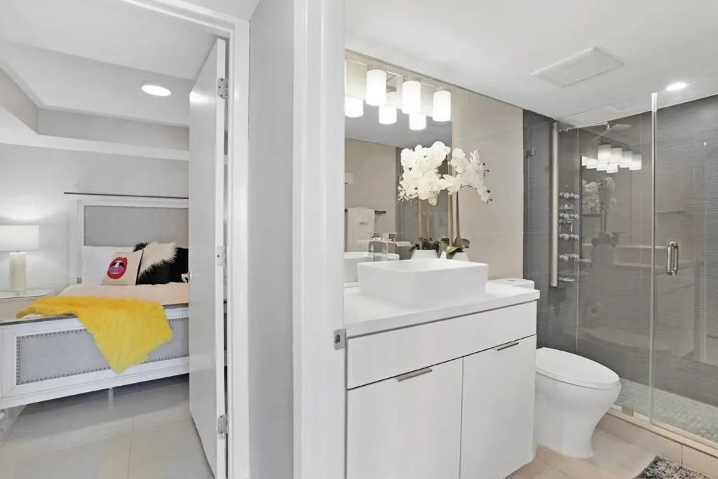 Image 2 of Enchanted! Miami Skyline & Water Views