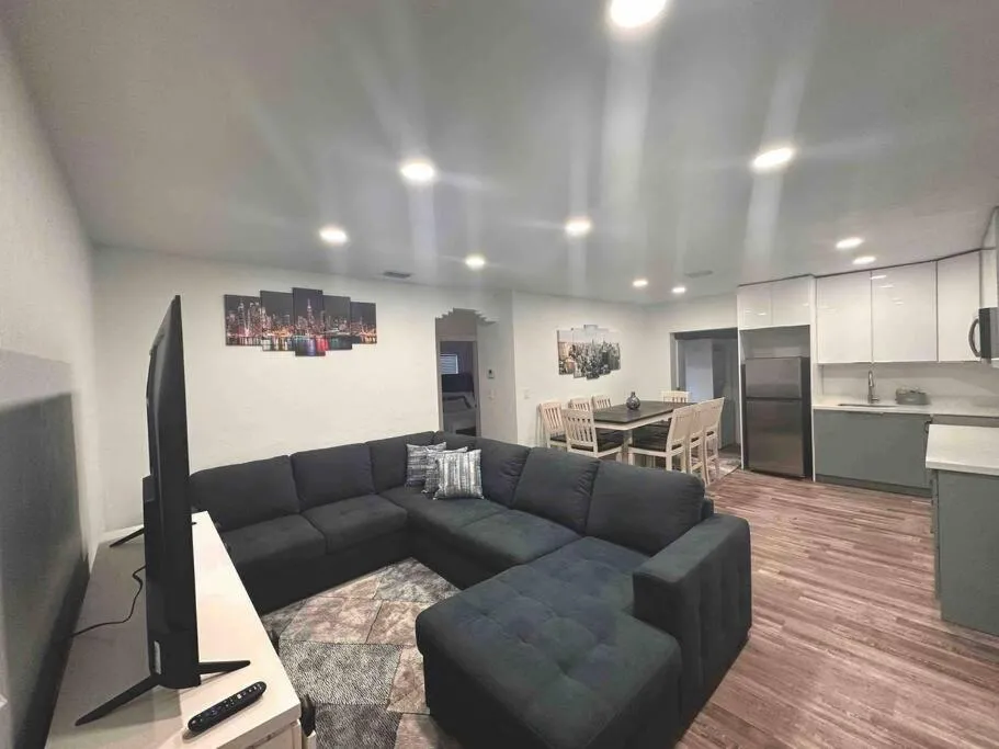 Image 2 of Entire 3/1 house near Wynwood!
