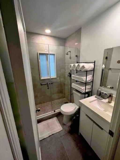 Image 3 of Entire 3/1 house near Wynwood!