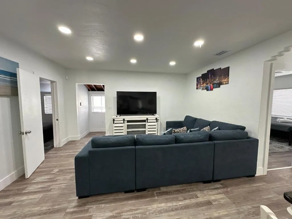 Image of Entire 3/1 house near Wynwood!