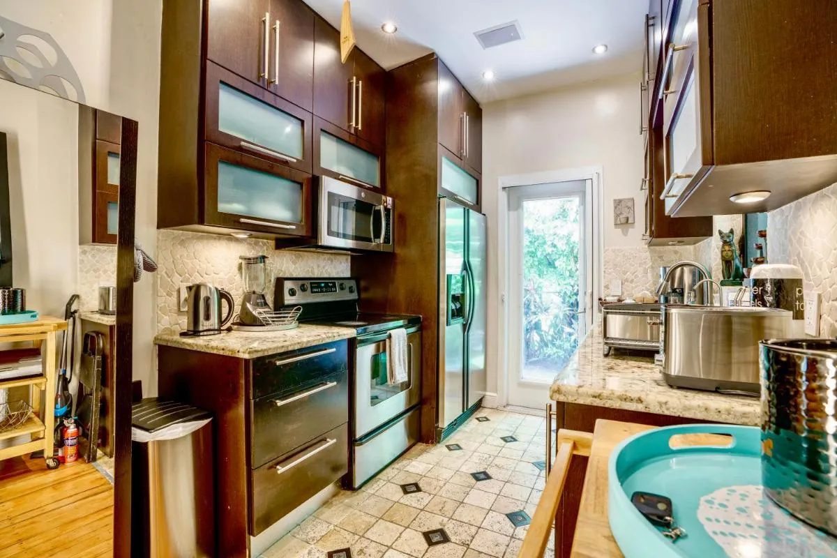 Image 2 of Entire private Beautiful 2 Bedroom plus Den House with gated front&back yard and Free parking 10min drive to Miami Beach