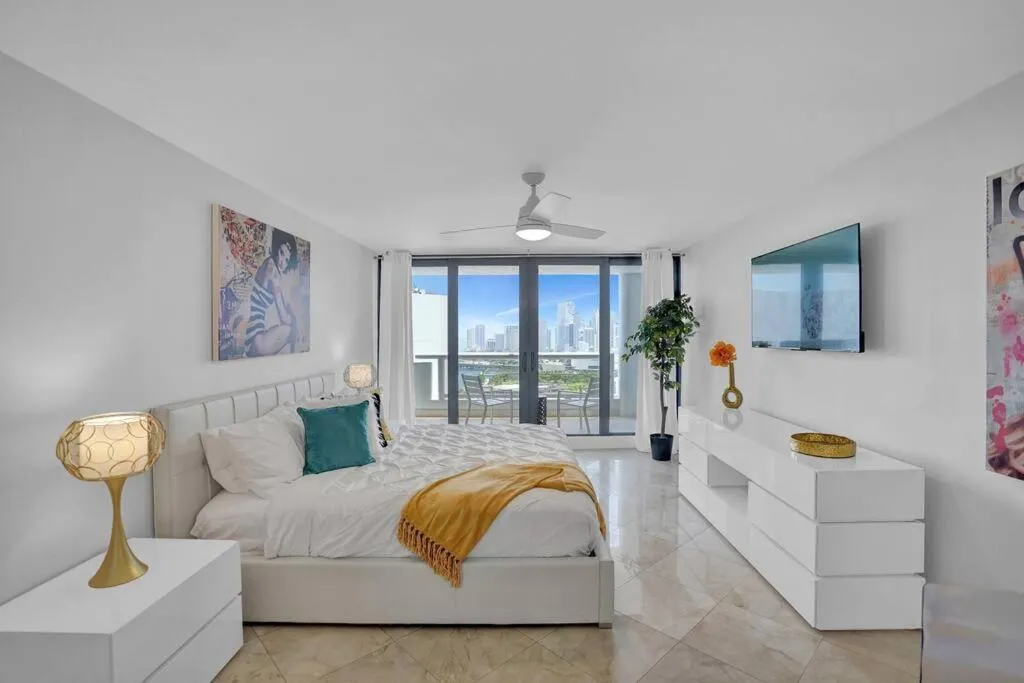 Image 5 of Euphoria – Miami Skyline & Water Views