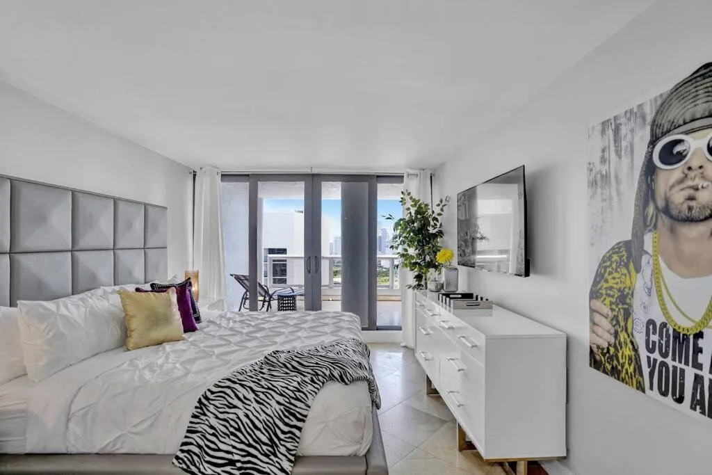 Image 6 of Euphoria – Miami Skyline & Water Views