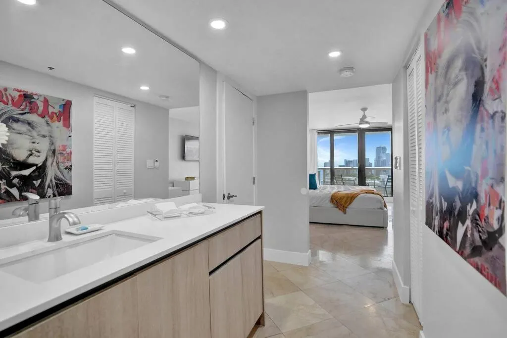 Image 2 of Euphoria – Miami Skyline & Water Views